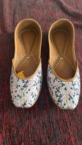 Handmade Shoes -White design